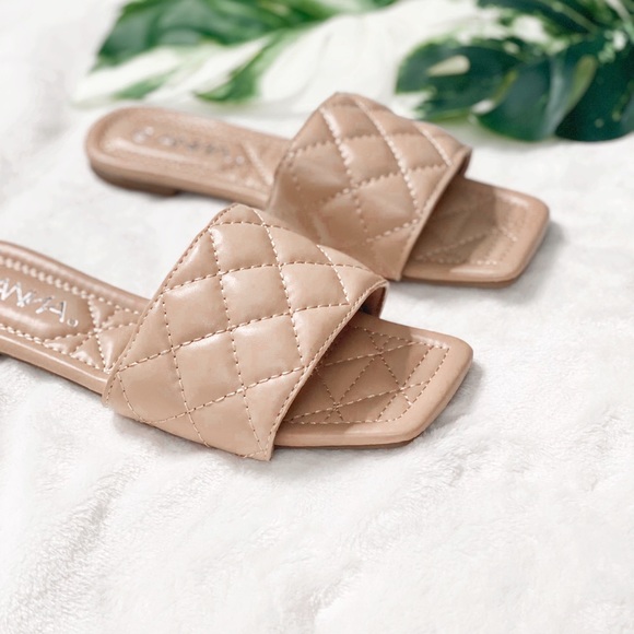 Quilted nude flat slide sandals - Picture 3 of 4